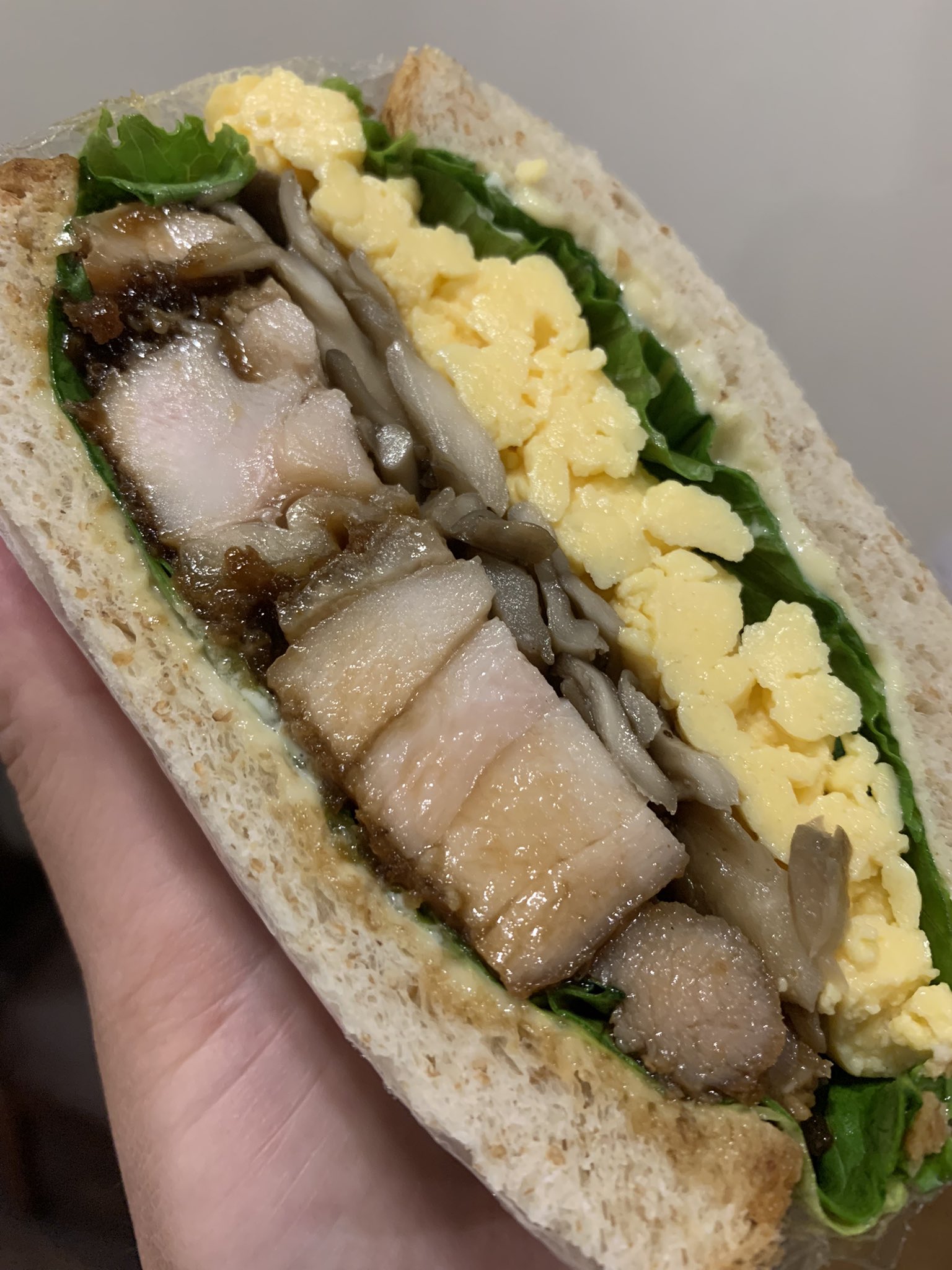 餃苑 おはようございます 今日もメキメキ焼いていきます もちろんサンドイッチもパンをぱふぱふして全粒粉の香りを具材にうつしているところです 餃苑 餃子 朝活 朝食 餃苑サンドイッチ 焼餃子定食 500円 ワンコインランチ ランチ 杏仁豆腐