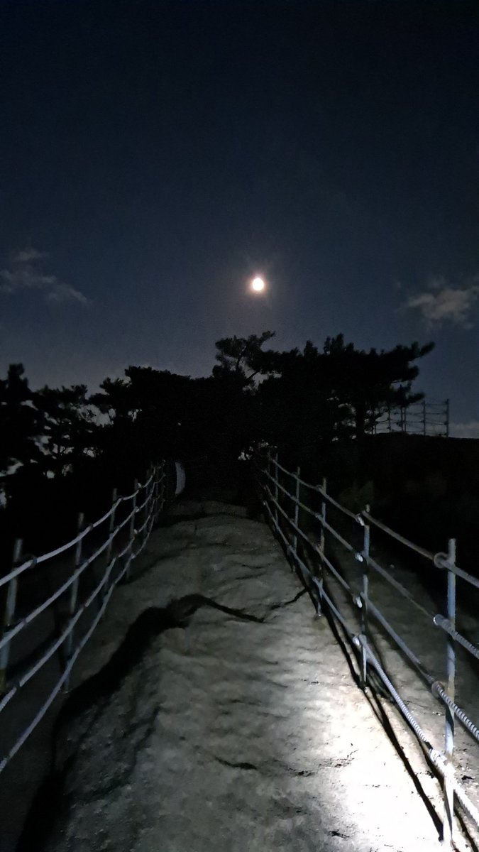 goodgod0427's tweet photo. 기차바위 https://t.co/c0VmcVx4vP