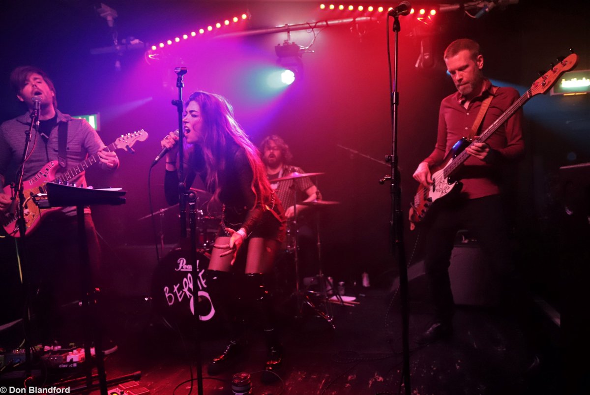 snapperchap's tweet photo. Some fuzzy snaps of Tiger Mimic ♥️🎵at The Grace, Highbury 12-08-2021 @TigerMimic @thegraceldn #snapperchap #fuzzypics https://t.co/Uc0APXyDb1