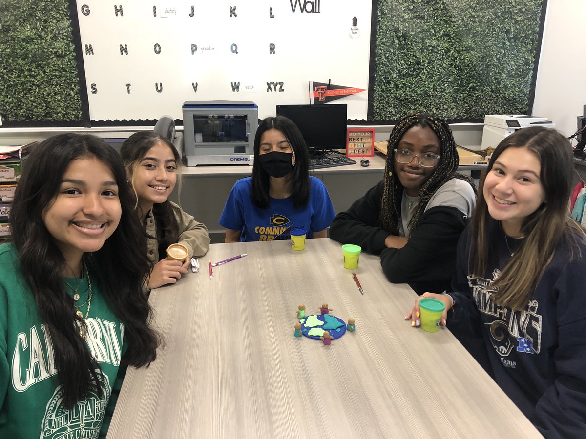 Rigginsbraves's tweet photo. This was so amazing watching this team work together to create what they think represents them as a table 🌍 @communityisd #firstdayofschool https://t.co/3RAhT5jja7