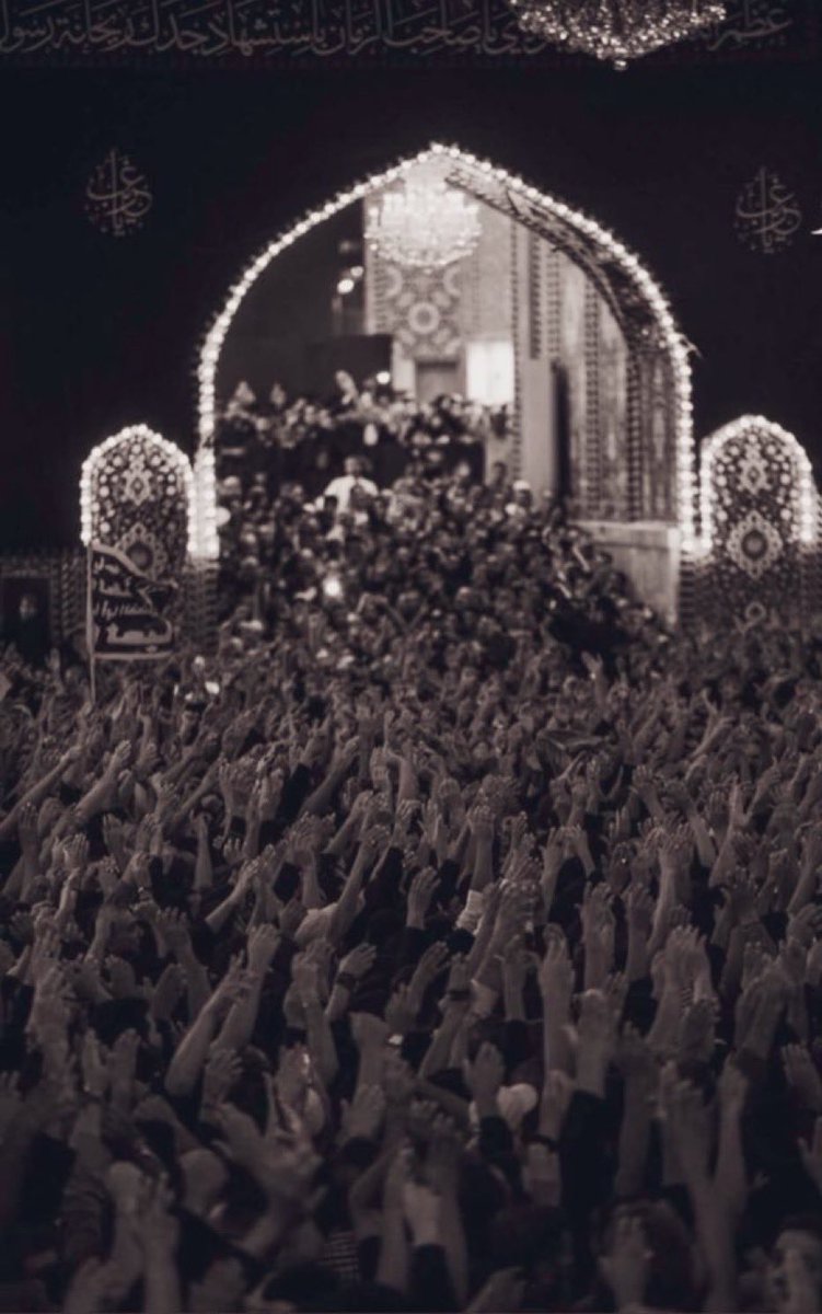 Fatiichan's tweet photo. السلامُ عَلى الشَيْبِ الخَضيبْ
السلامُ عَلى البَدَنِ السَليبْ
السلامُ عَلى الشِفاهِ الذابِلاتْ 
السلامُ عَليكَ يا أبا عَبْدِالله…💔🏴.                        #عاشوراء #ليلة_العاشر https://t.co/oEFyNnWVvg