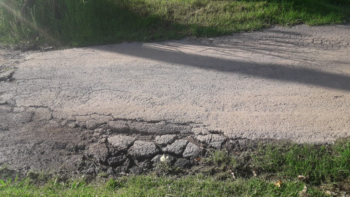 <a href="/MuniZARATE/">Zárate Municipio</a> <a href="/CaffaroOsvaldoR/">Osvaldo Cáffaro</a> Sr intendente el estado de la calle 3 de Junio entre Roca y Caseros, ya es intransitable,  he enviado un mail hace un año medio mostrando el estado de las mismas, podrá solicitar la reparación de la misma? los vecinos estaríamos agradecidos.