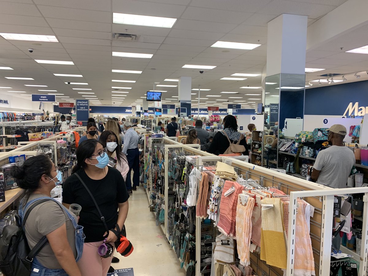 fatzak34's tweet photo. Marshall’s located on 168-23 Jamaica Ave, Queens, NY 11432 underutilizes cash registers— long lines. Ridiculous!! 5 out of 10 registers open midday!! https://t.co/40JNBovIxK
