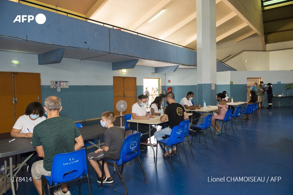 afpfr's tweet image. Le conseil départemental de l'ordre des médecins de Martinique a décidé que les médecins exprimant publiquement une opinion anti-vaccins seraient passibles de sanctions disciplinaires, leur position publique ne respectant pas le code de déontologie #AFP