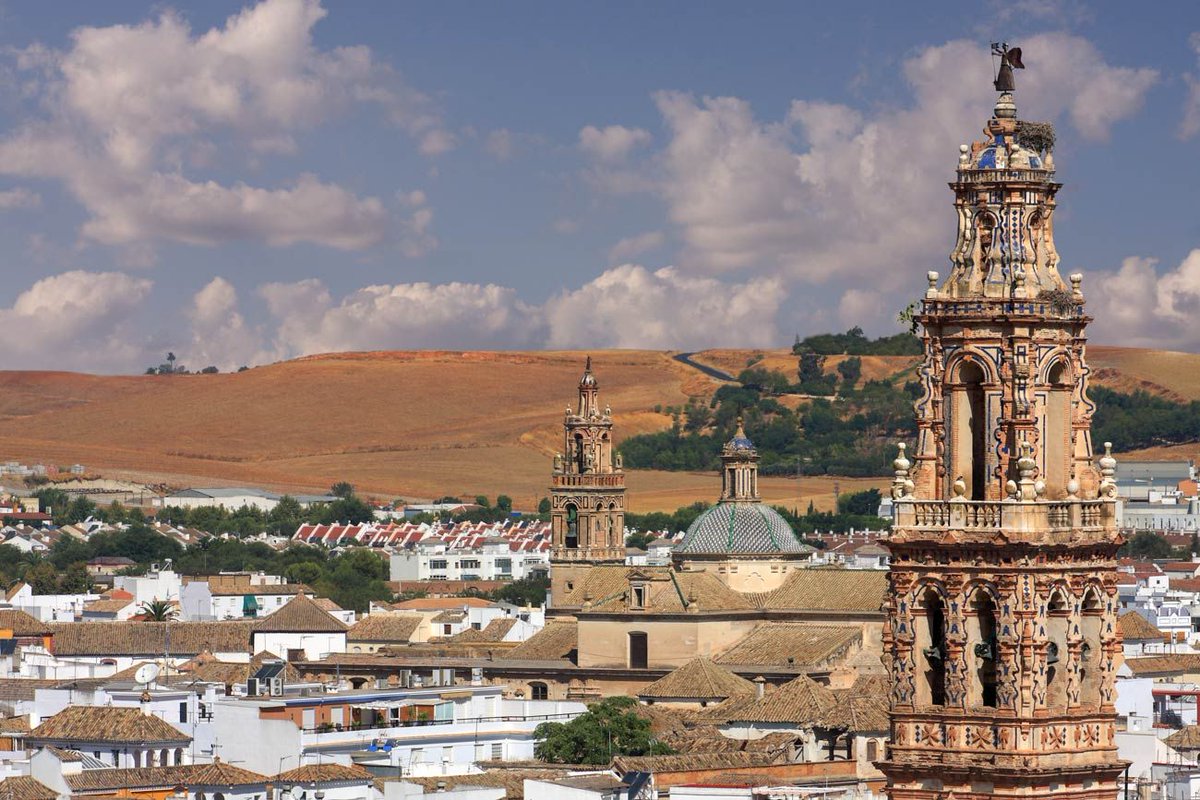 ☀🏛#Écija, la ciudad de las Torres y del Sol, es uno de los municipios que forman la "Ruta Caminos de Pasión" por #Andalucía.

🚐💨No te pierdas nuestra escapada en #autocaravana por esta joya barroca sevillana.

blog.vanwoow.es/?p=2932