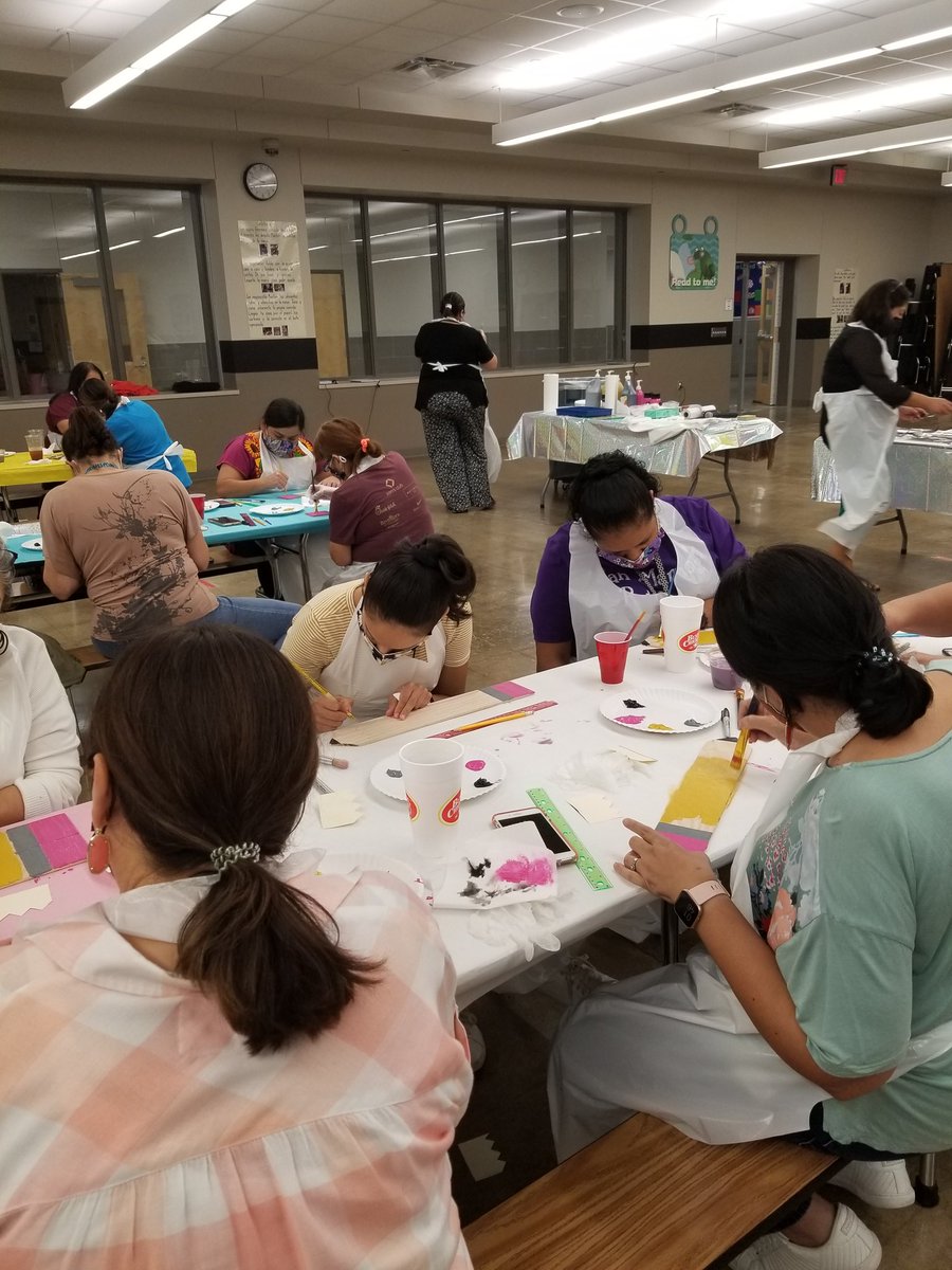 Mentor Text and team building! Reading out of the box! <a href="/SMCISD_BONHAM/">Bonham Pre-Kindergarten</a>