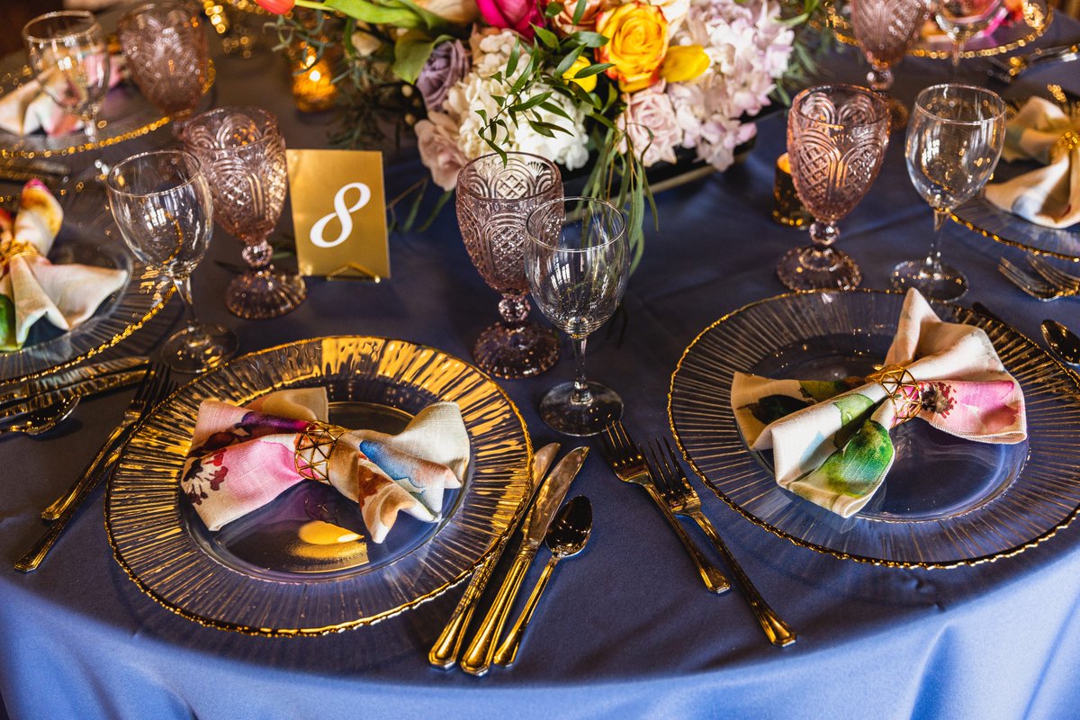 We were inspired for periwinkle blue for this gorgeous spring-themed photo shoot! 💐🌷🌸