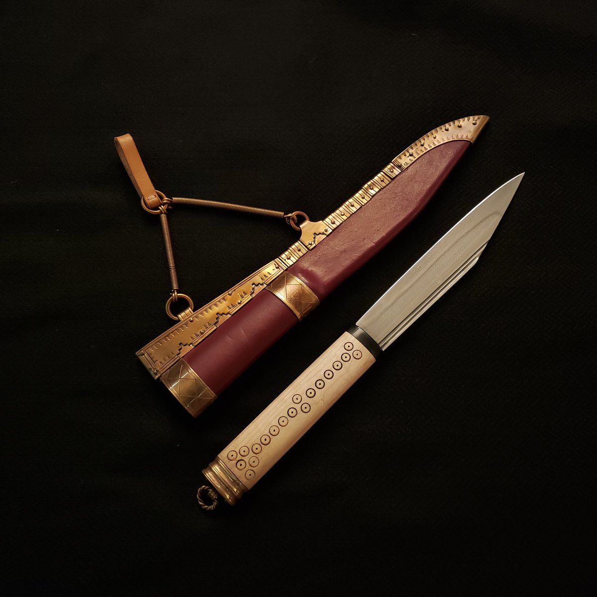 joe_marsello's tweet photo. A hand forged seax that a made recently. https://t.co/wuh5Qa4uYW