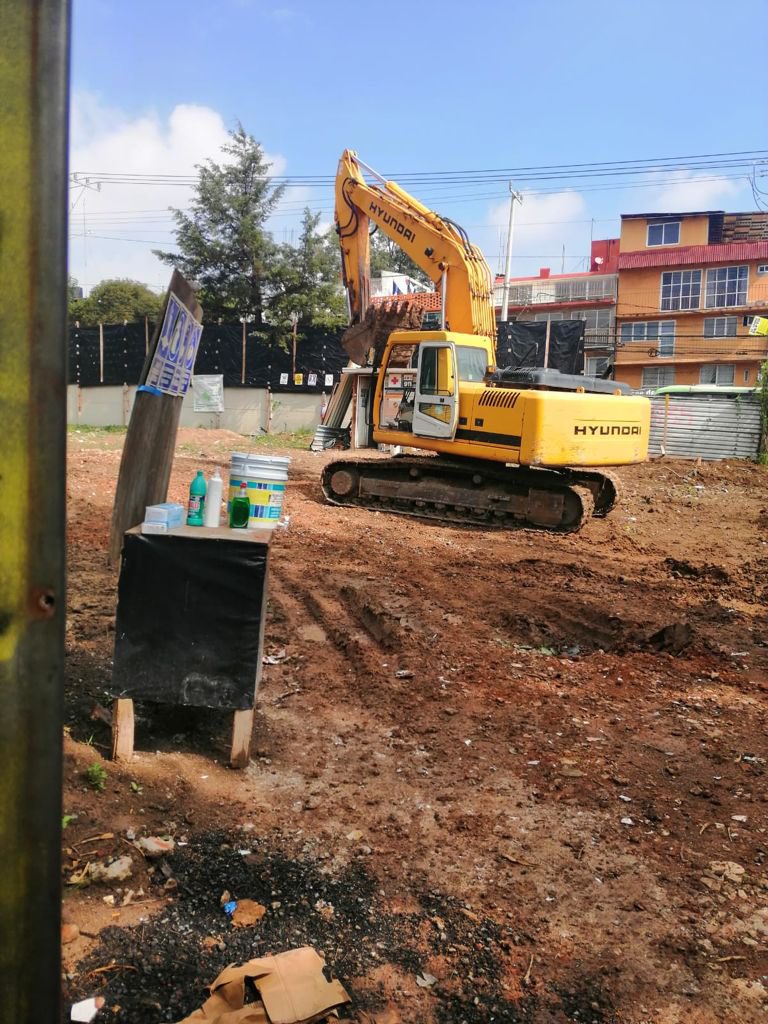 NoMasCondosAO's tweet photo. Con permisos “vencidos” los constructores están destruyendo un área verde en San José del Olivar Álvaro Obregón @SEDEMA_CDMX @mroblesg ACTÚEN 

@PAOTmx @mariana_boy https://t.co/i9E4DBLKNh