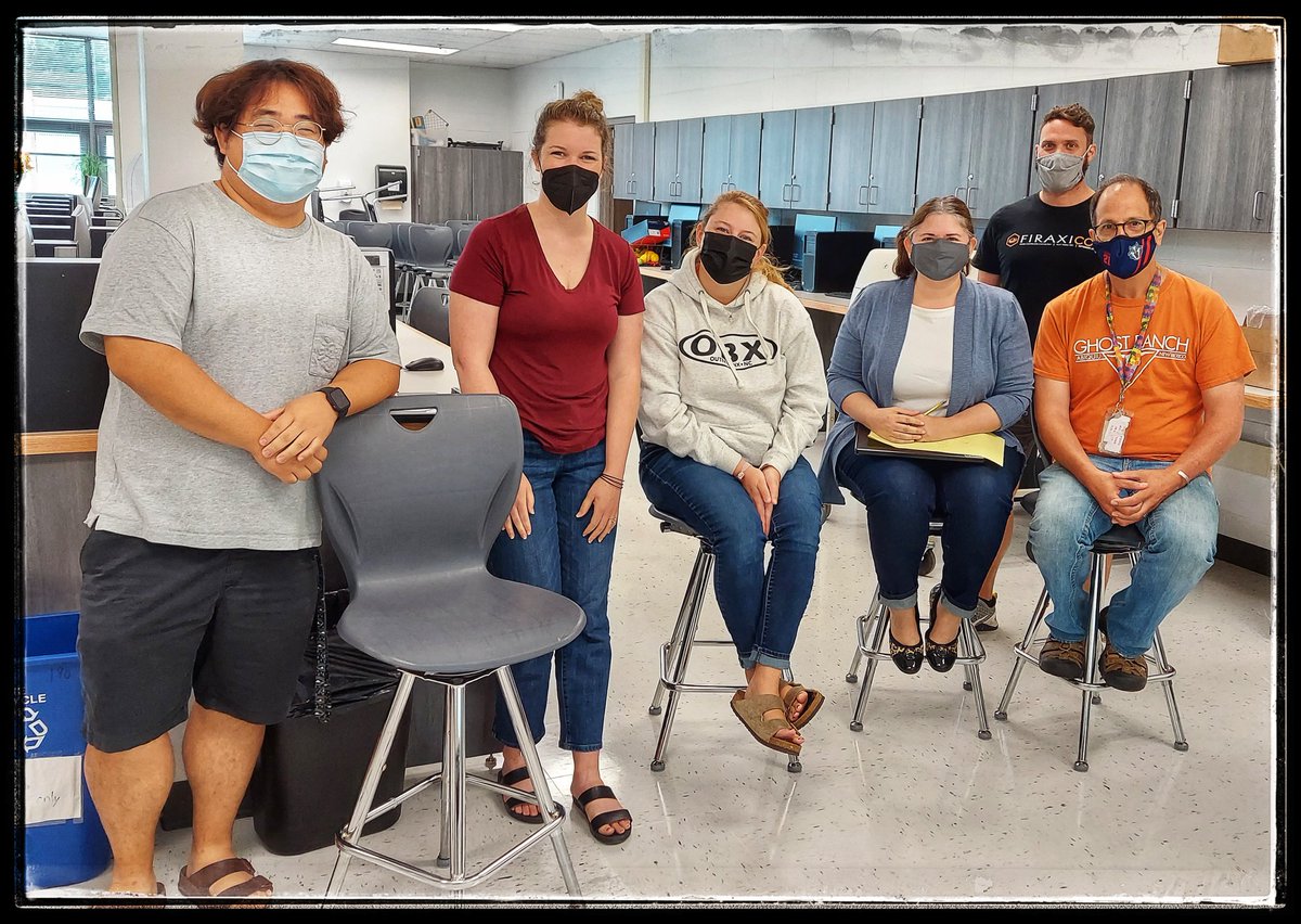 FCPSfinearts's tweet image. Art teachers had the opportunity to connect in small groups today to kick off the 2021 school year! #FCPSReturningStrong #FCPSBackToSchool