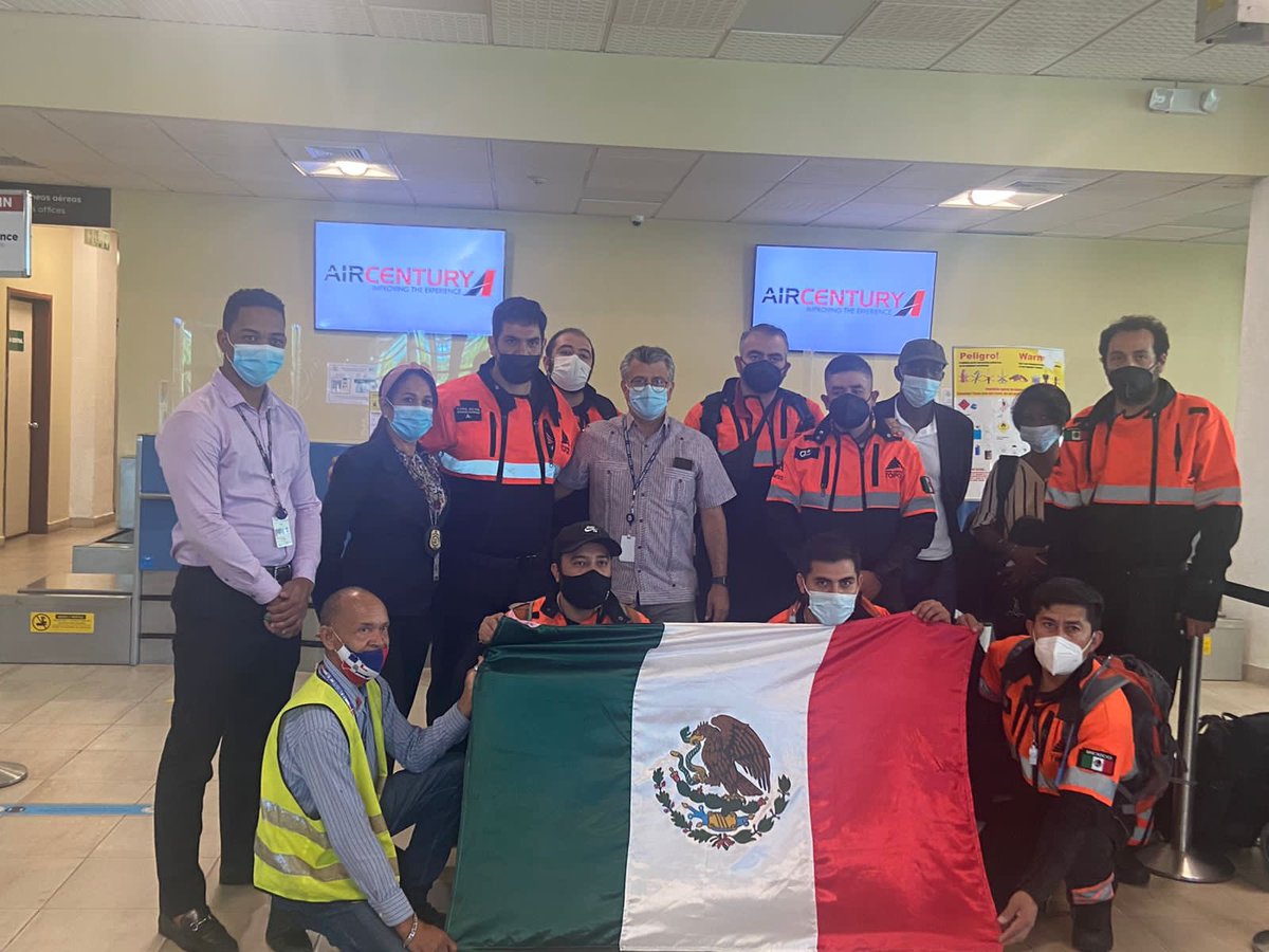 RafaelOllerSanz's tweet photo. Dando soporte para que lleguen las ayudas de medicamentos y con los famosos topos de México para ayudar a nuestro vecino país HAITÍ. Dios obre sobre ellos. @PresidenciaRD https://t.co/4z8SF6GMfN