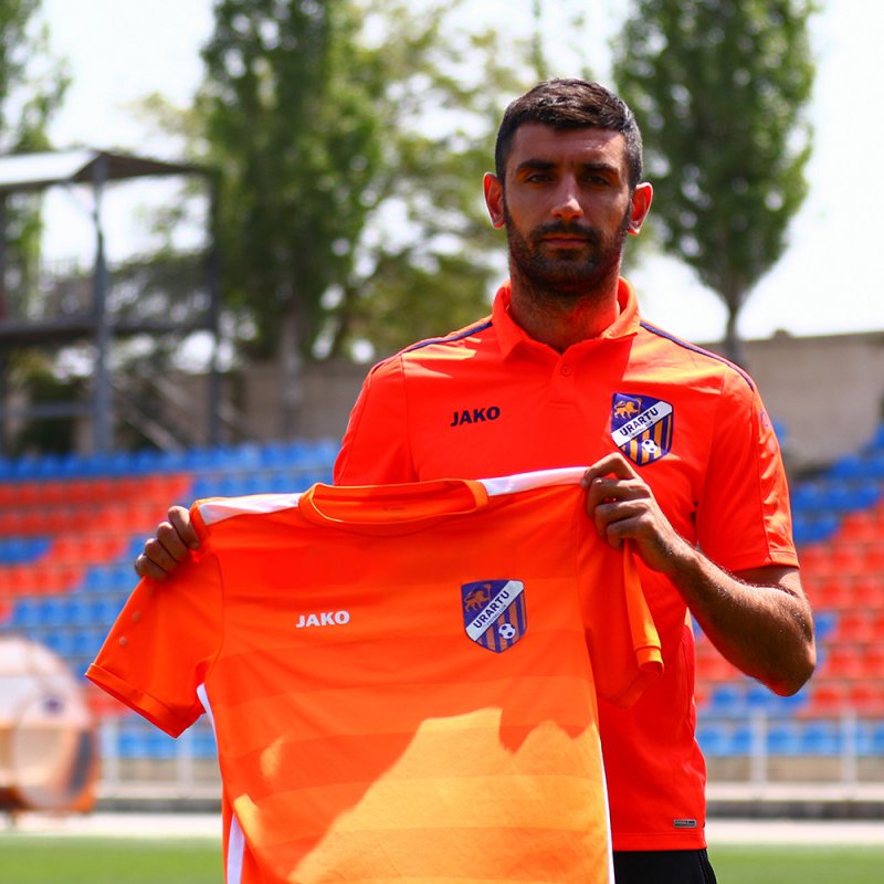 Глушаков урарту футболист. Вартан манучарян. Торос манучарян. Торос манучарян. Вартан манучарян.