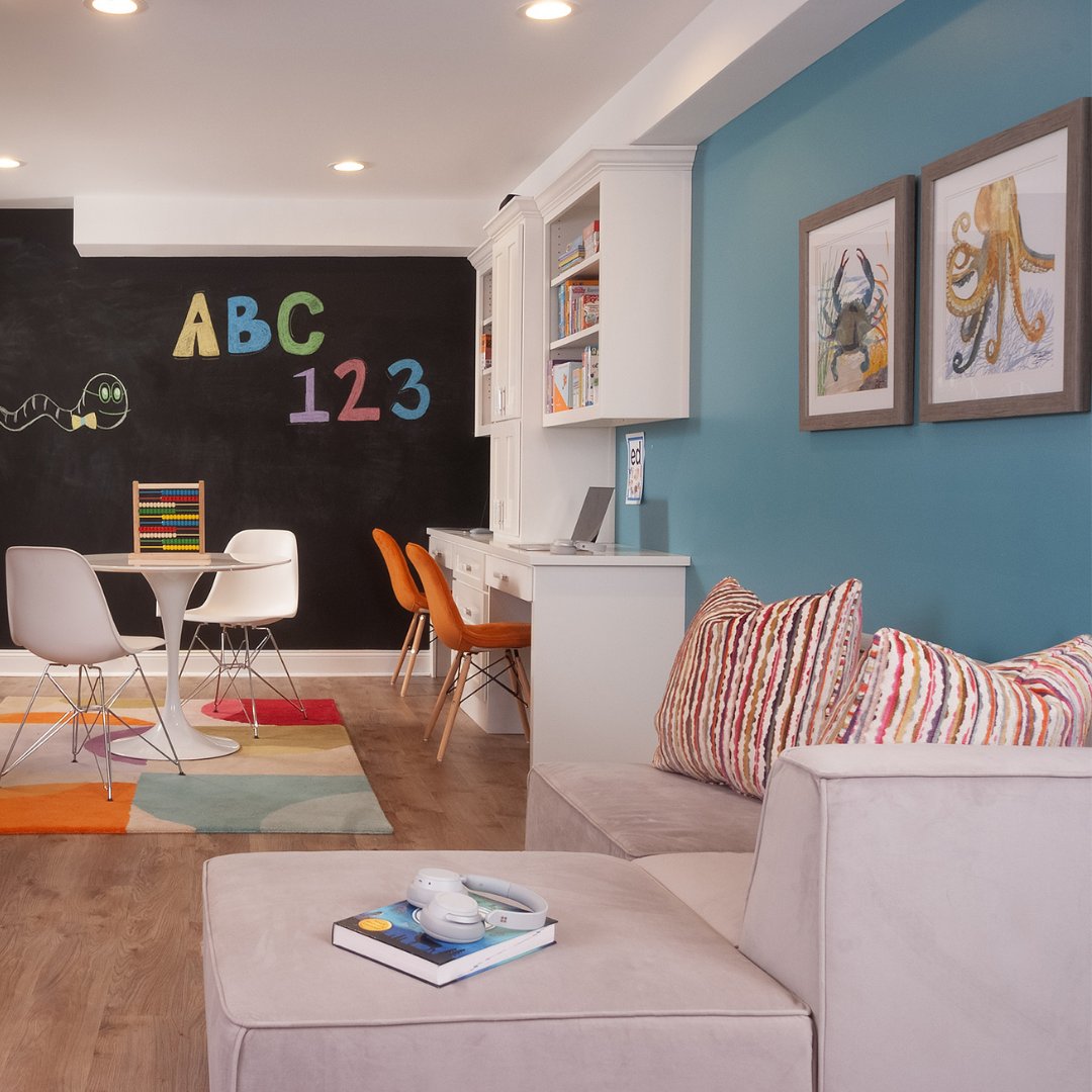 decoratingden's tweet photo. Room Of The Week: This space was transformed into a learning space using bold colors, durable fabrics, and custom furniture. A modular seating arrangement allows for playing and reading.
#decoratingdeninteriors #interiordesign #interiordesigner #homedecor #childrenspace https://t.co/9RhjfnEebQ