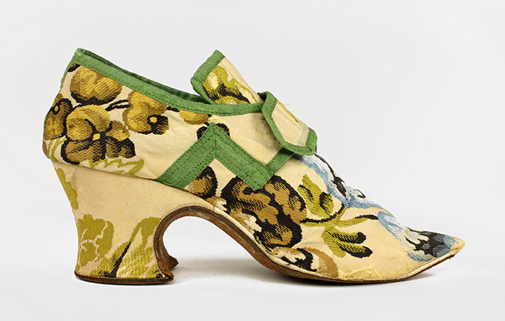 batashoemuseum's tweet photo. This pair of women’s shoes is made of silk brocade which features a pattern of dark green leaves and bright blue flowers. Want to see more details of these shoes? Check out our latest episode of Off the Shelf ~ https://t.co/ghnAIILgmr https://t.co/KeKdPjQ4Cc
