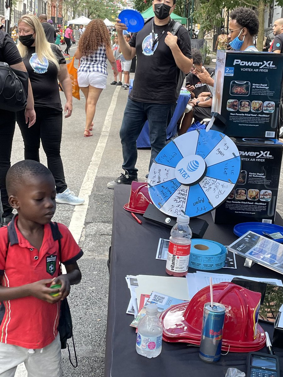 Juanitosaid__'s tweet photo. At&amp;t out and about serving our community #healthfair #signaturesizzlers we outside. @Ale_ValdezNYC @SmallBizzyBone @judy_cavalieri @Pfigz6488 @Natdacat5 @Danny_Perez_01 https://t.co/xTq12DLfZ3
