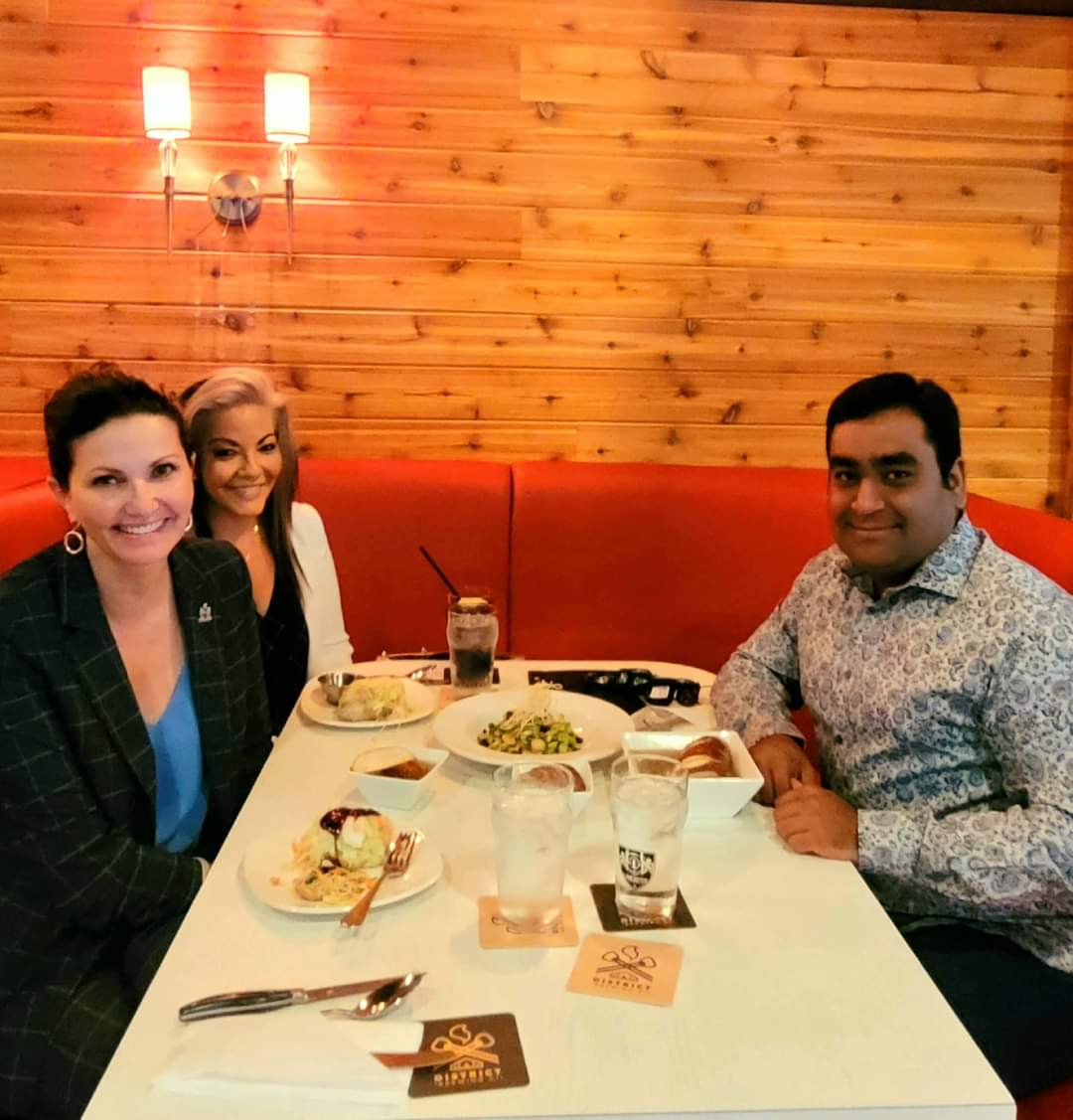 We have one of the coolest Mayor in Saskatchewan!

Met with the <a href="/CityofRegina/">City of Regina</a> Mayor Sandra Masters for lunch. I had opportunity to discuss ideas and suggestions to make our city more exciting place to live and work!

#CityofRegina #Mayor #Comedian #UofR #yqr #Saskatchewan