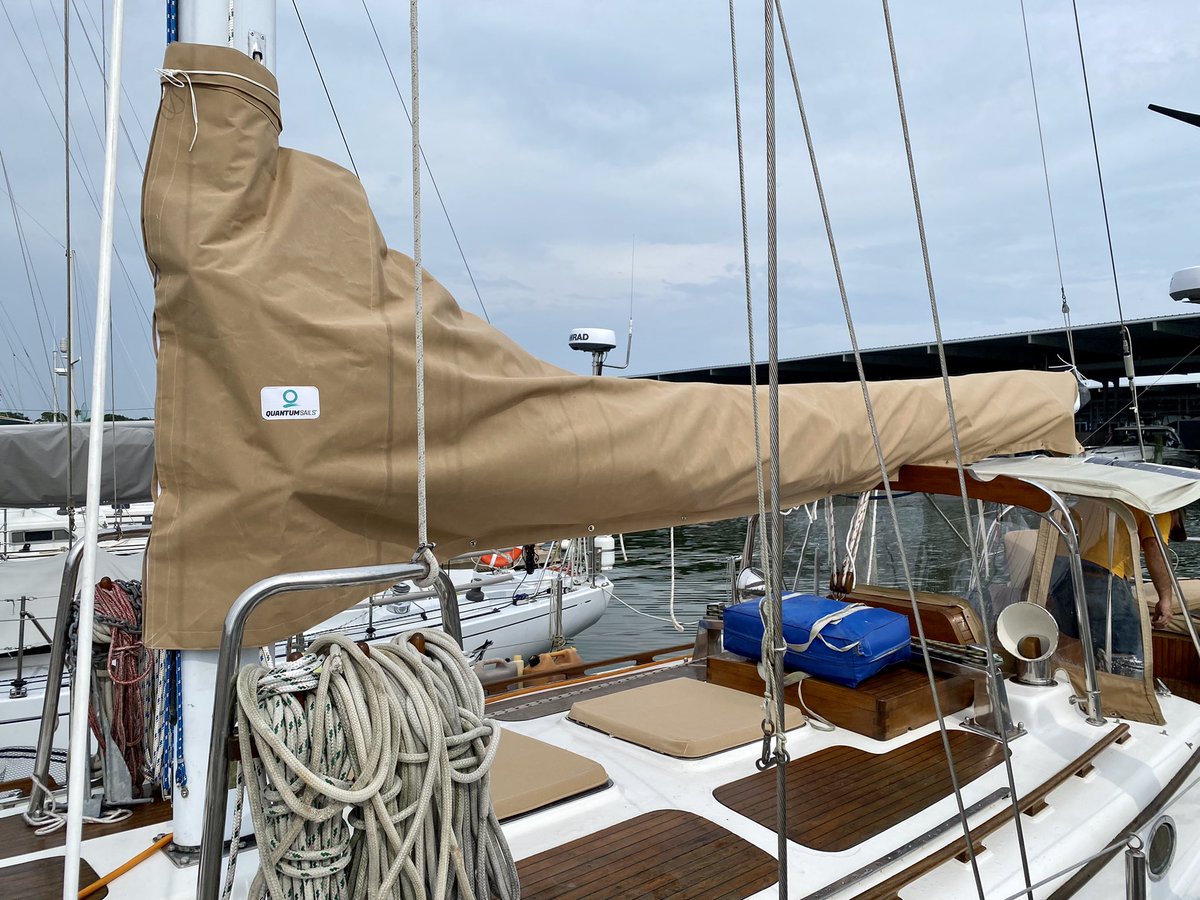 woodyardae's tweet photo. Three new #HatchCovers and a new #SailCover in #Toast @Sunbrella on this #LordNelson.
Our new hatch cover design here at @QuantumSailsGC incorporates a @weathermax #3D elastic skirt which grips the hatch underneath the more-structured #Sunbrella top.
@quantumsails #QuantumSails https://t.co/IvvQkGsz7w