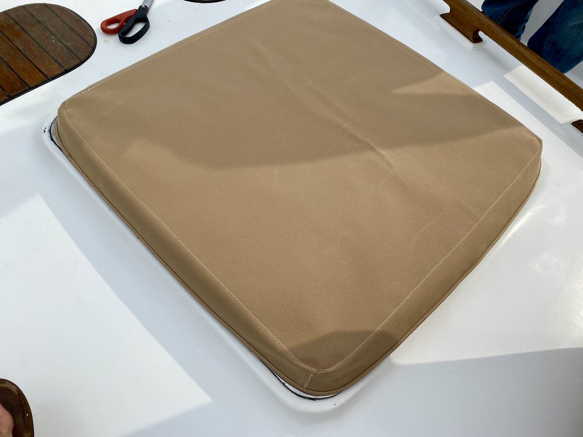 woodyardae's tweet photo. Three new #HatchCovers and a new #SailCover in #Toast @Sunbrella on this #LordNelson.
Our new hatch cover design here at @QuantumSailsGC incorporates a @weathermax #3D elastic skirt which grips the hatch underneath the more-structured #Sunbrella top.
@quantumsails #QuantumSails https://t.co/IvvQkGsz7w