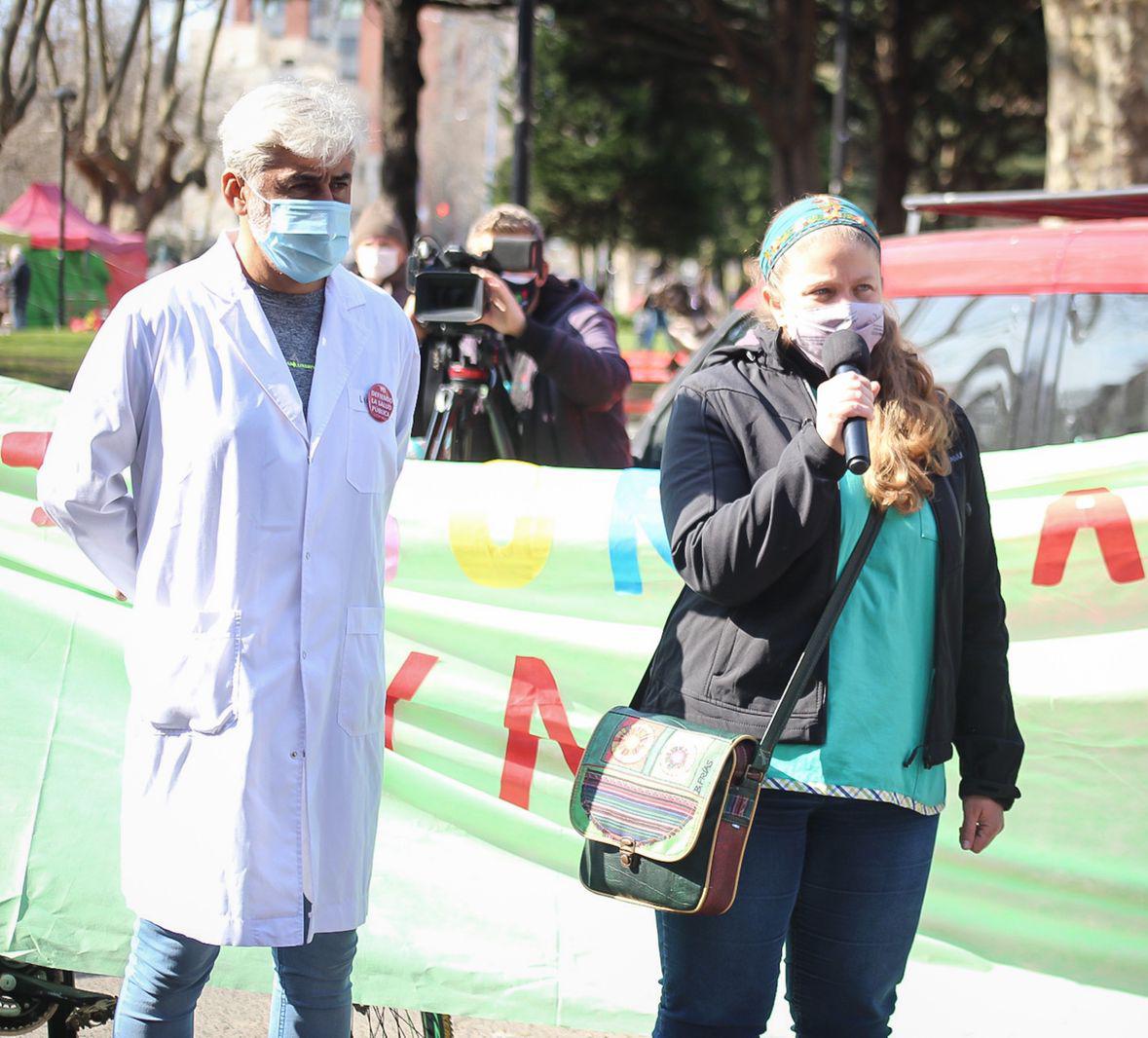 CICOP_ok's tweet photo. 🔴 𝗠𝗮𝗿 𝗱𝗲𝗹 𝗣𝗹𝗮𝘁𝗮: En el marco de una jornada de paro, lxs profesionales de la salud de @cicopmgp se concentraron hoy frente a la Municipalidad de #GeneralPueyrredón para exigir #AperturaDelDiálogoYA y recategorizaciones adeudadas, entre otras demandas. @PrensaCICOP https://t.co/xCD3plmnoq