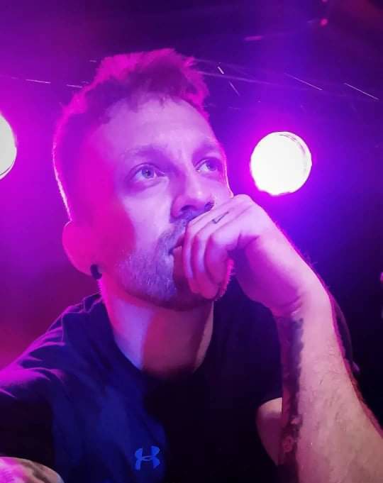 Fahranmusic's tweet image. Pretending to understand what Jake is saying when he's explaining the structure to a new demo..