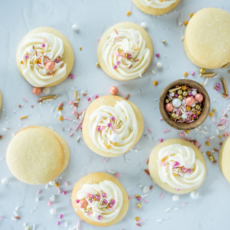 🍪 Updated recipe for Copycat Lofthouse Soft Sugar Cookies is new today! 🍪 This is my absolute favorite sugar cookie recipe. Get the recipe below and enjoy!

Get the recipe >> Copycat Lofthouse Soft Sugar Cookies cookingandbeer.com/2013/10/loftho…