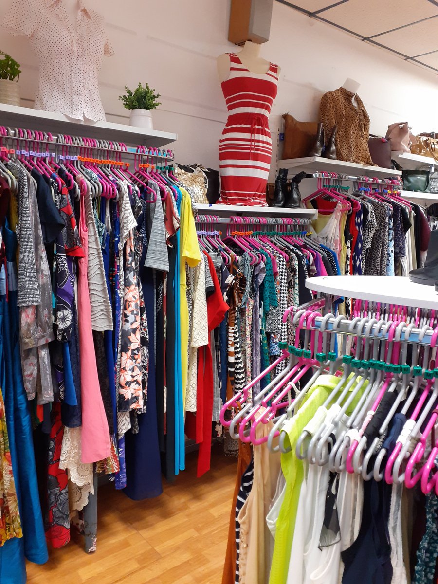 CRUKHighWycombe's tweet photo. #sustainablefashion
✨It's great to just #havefun
and #mix it up a bit...
...from our #rails,
a #perfect #playbox of #preloved
#creativity!✨
@CRUKHighWycombe Shop💚
💚#vintageshop
#chooseused #preowned #outwiththenew
#recycle #recyclefashion #slowfashion #CRUKshops https://t.co/OnuK44M4Mt