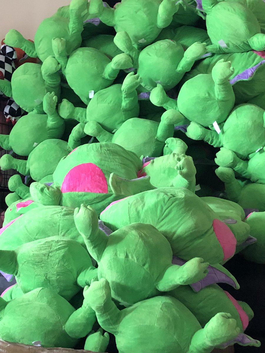ClingyKitty0w0's tweet photo. My Ribbats are starting to arrive here and I wanna say a HUGE thanks to everyone that ordered one. This is my first big project that I’ve done having my shop open for 2 years. Progression takes time, failures build you up for your successes.
#cute #ribbat #plush #oc #frog https://t.co/W7JEBew6Hs