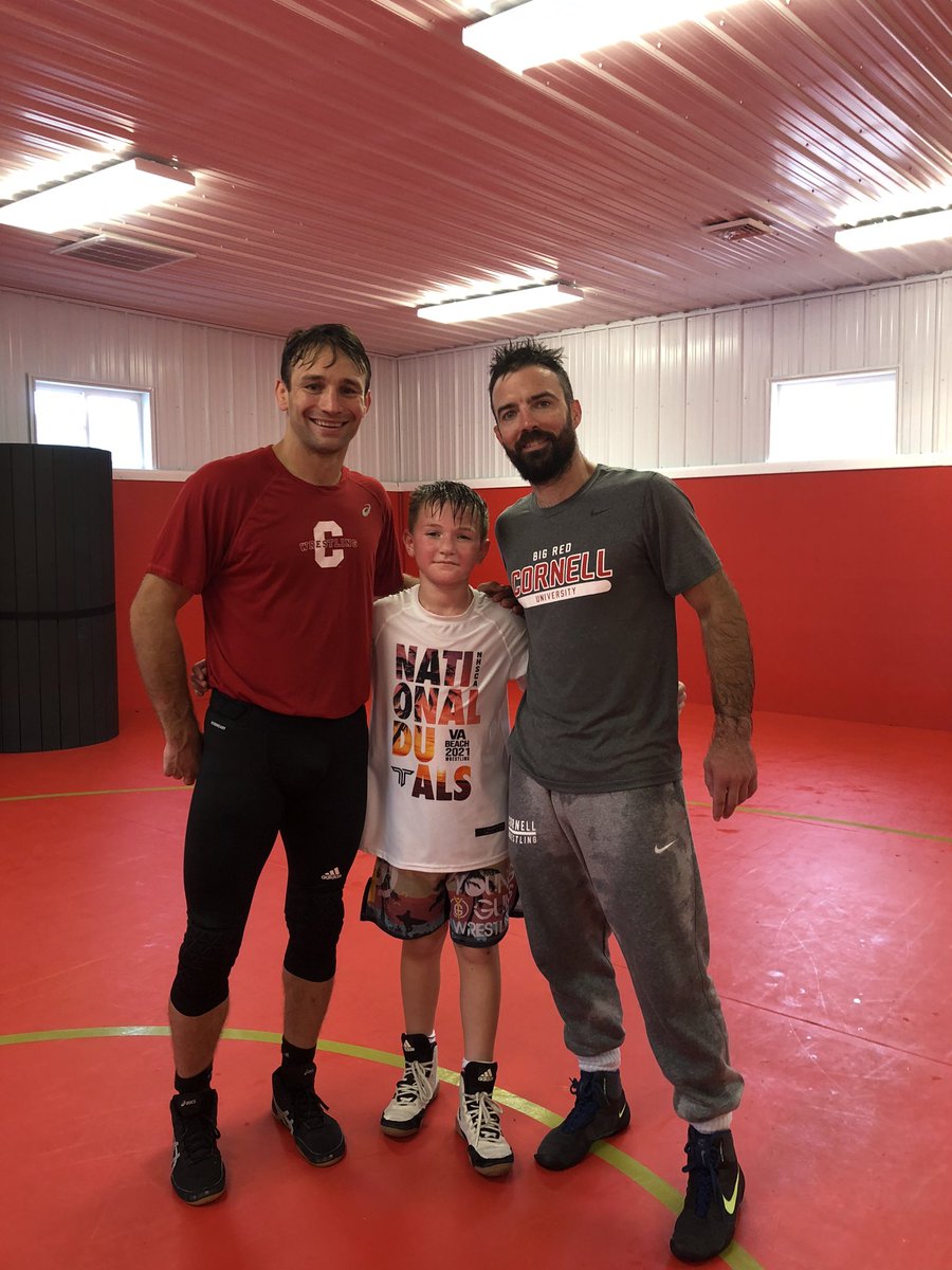 TyLydic's tweet photo. My man #LucaG spent time learning from some legends today! Thanks for your time @ddoginabearden and @Kellenrussell41 #GoBigRed #classof2032 https://t.co/DI0pLboKuz