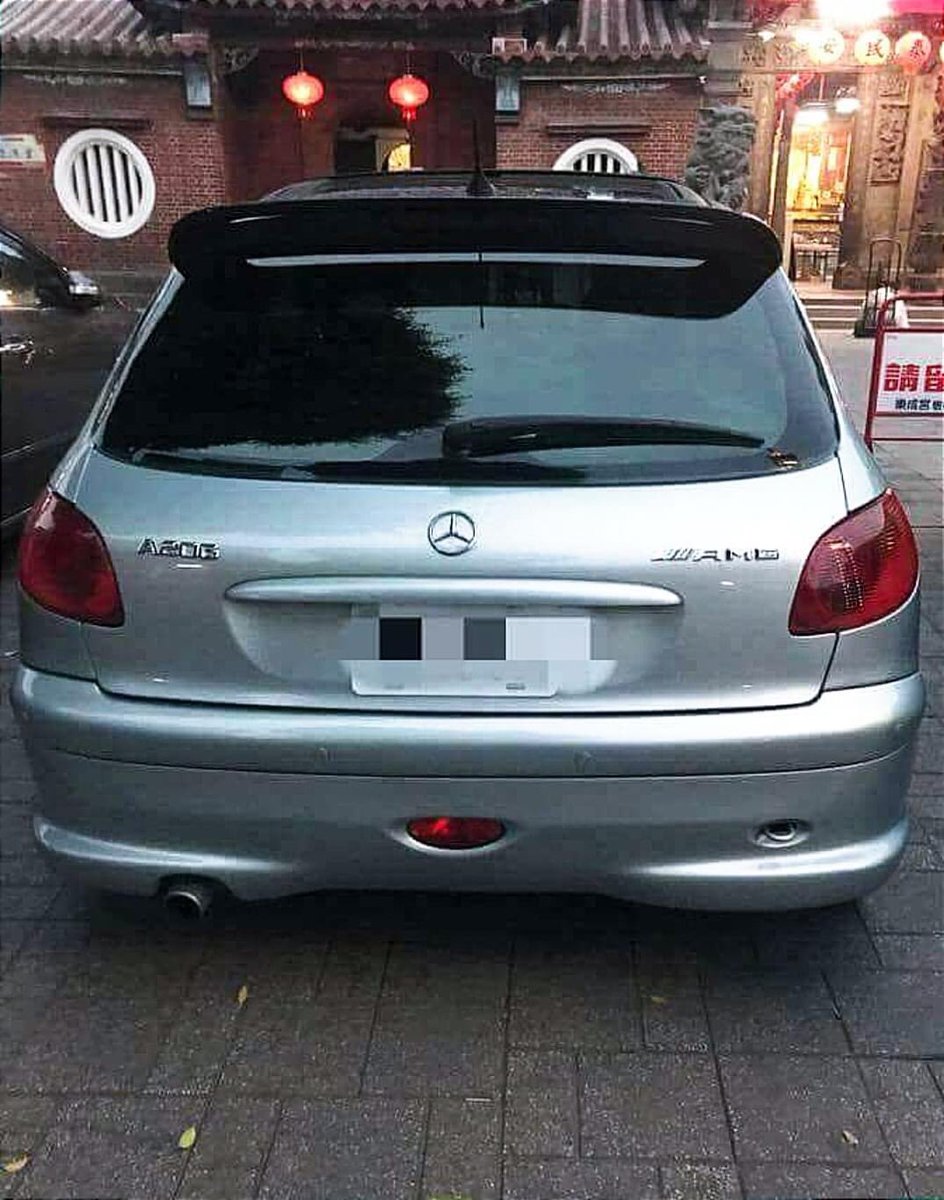 EncoreUne206's tweet photo. Nouveau modèle de chez Mercedes, la A206 AMG ! https://t.co/Rj8h4bSdEx