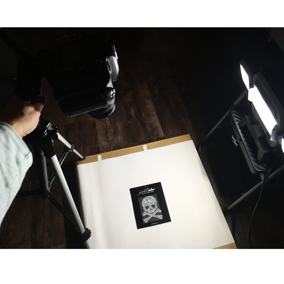 SparkleRider's tweet image. Sparkly items ✨ are such a challenge to photograph. 📸

And no matter how good they come out, the static image still doesn't represent how shiny these beauties are in real life.  💎✨

#behindthescenes  #skulldecal #skulls