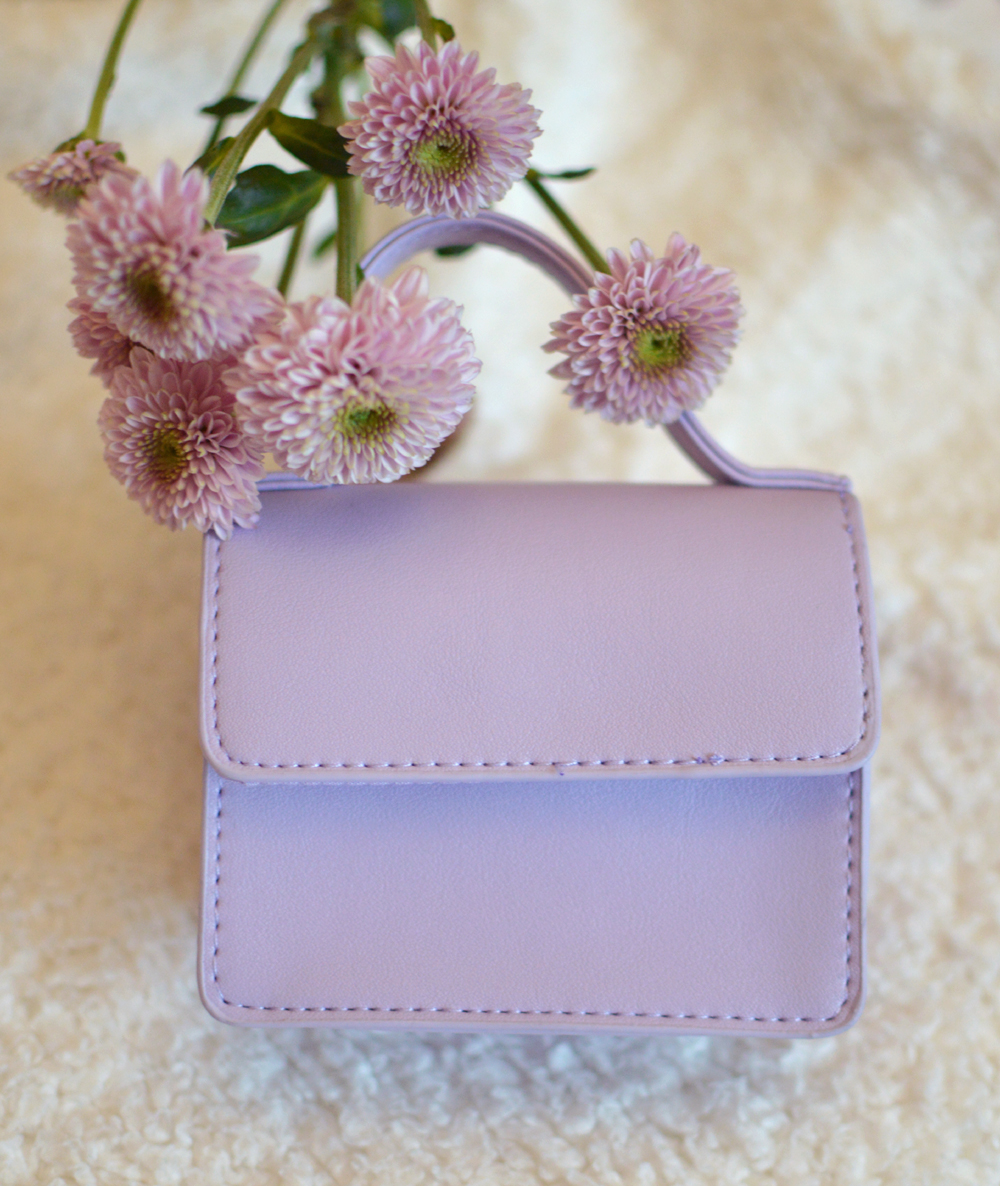 BloodyPeach's tweet photo. Micro Lilac Bag
https://t.co/9lmhSdrdQe
#primark #fbloggers #haul #newin #microbag #chrysanthemum #lilac #flowers #fashionpost #bloggersmx #essexbloggers #fashionaccessories #summeraccessories #minibag https://t.co/Wbi3PRnNGs