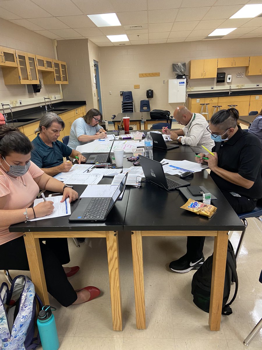 Hernandez_Teach's tweet photo. Teacher self assessment is an important part of growing your craft. What are your professional grows and glows? @NISDVale @JordanNISD #SCIReunited @NISDMSScience https://t.co/9nR9pj3nfT
