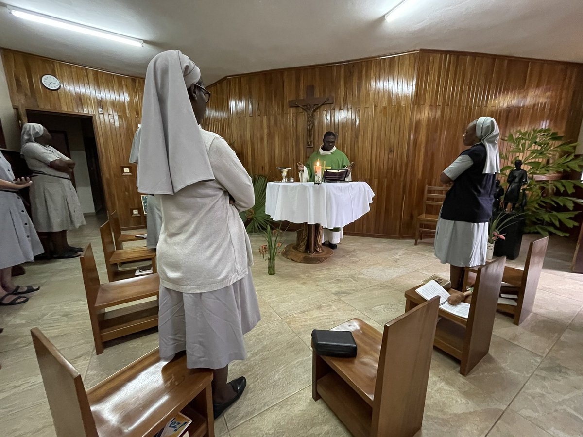 MHSFNazaret's tweet image. La misión viva, despierta el alma misionera. Compartir vida, alegria, cariño, ternura … buscar crear un nuevo paradigma social #Nazaretfamilia