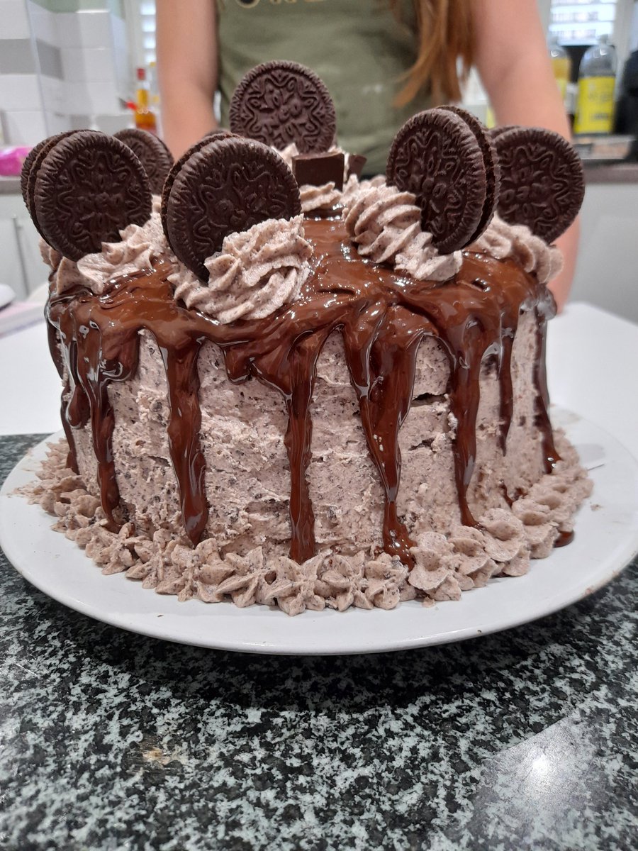 My 11 year old daughter made this amazing cookies and cream cake today. It tastes as good as it looks too. Thanks @janespatisserie for the recipe.