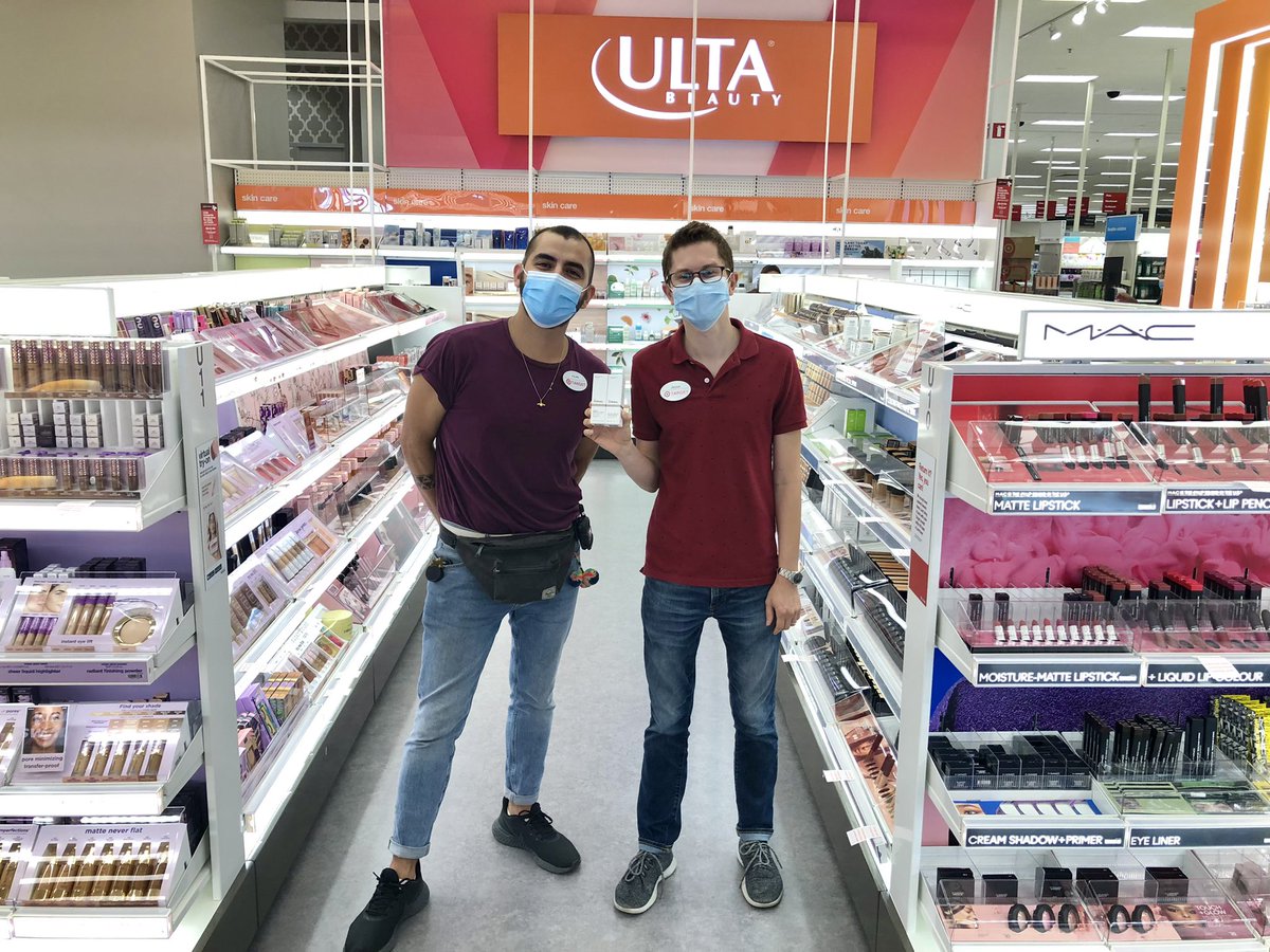 Had the pleasure of meeting Beauty TL <a href="/flipitwith/">Felipe Rios</a> at Hicksville today. Talk about an expert who does an AMAZING job driving guest experience. Even got me to add two items to my basket! 🎯