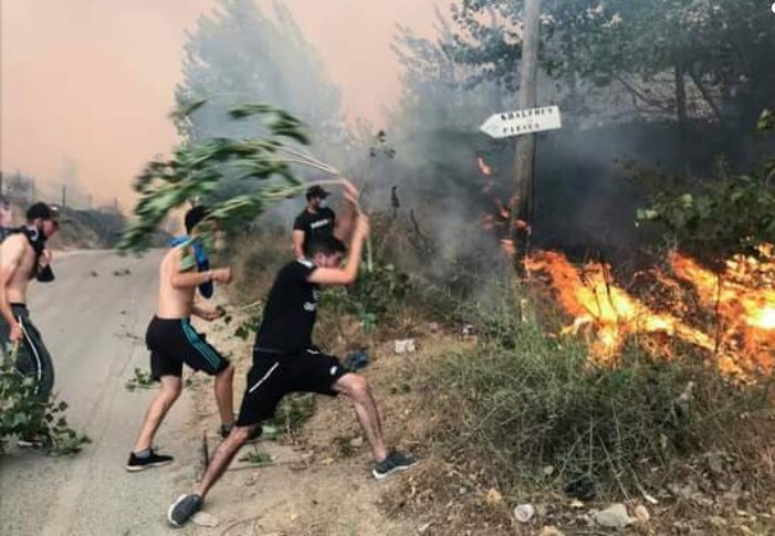 FatiiHms's tweet photo. 🚨🚨We Algerians are going through very difficult times in unbearable conditions. we ask the lawyers to ask the court to process our claims quickly (#Dv2021 winners)
@USEmbAlgiers @POTUS @diversity_visa @curtisatlaw @ckuck @FloridaHoussine 😢🙏 https://t.co/t86IiV72d2