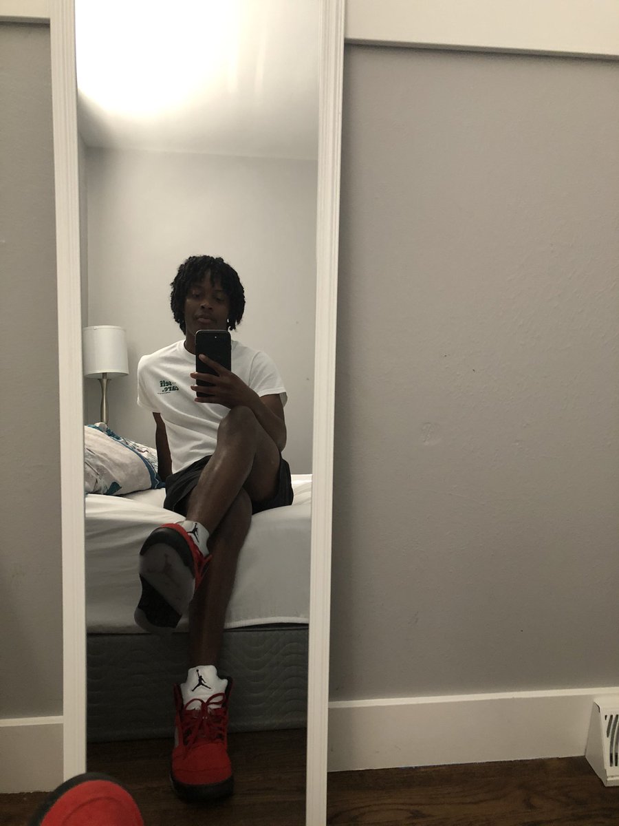 superblxckguyy's tweet photo. @yyynots Artist                             Self Portrait https://t.co/TF4hsisuVn