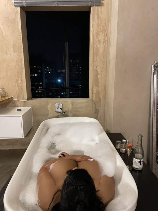 Pull up on me https://t.co/WPv6SB1eIR https://t.co/VjmHIbrVcz<a href="/tag/onlyfans"class="tags"><span>#onlyfans</span></a>