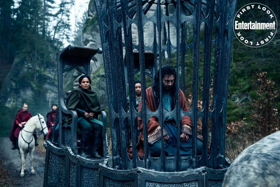 milyunaseries's tweet photo. En noviembre llegará #TheWheelOfTime a @PrimeVideoES !! Y ya tenemos las primeras imágenes, en la tercera foto aparece el actor @AlvaroMorte !! #LaRuedaDelTiempo https://t.co/juNy2atzJz