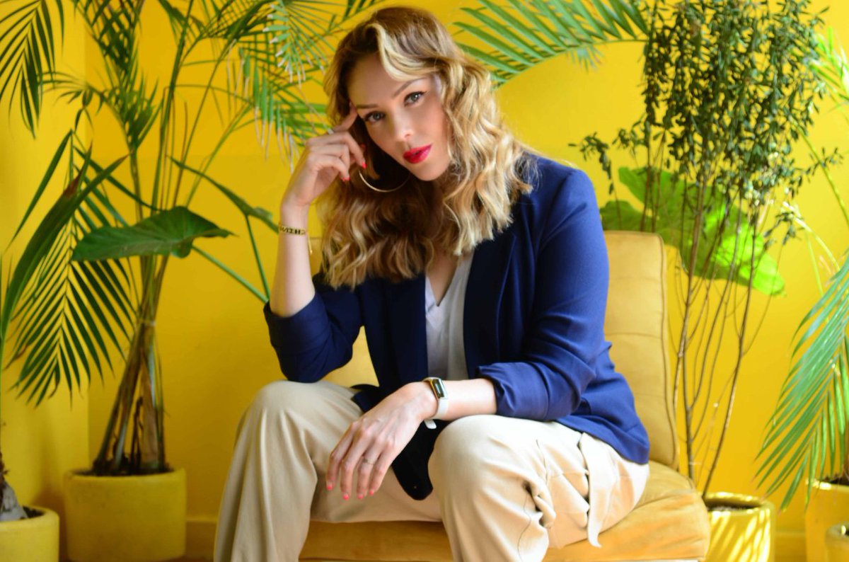 "Desde que leí que los hombres inventan guerras, violencia hacia los otros y armas para sentir algo, y que las mujeres no hacemos eso porque nuestro cuerpo y sus procesos son en sí un campo de batalla interior desde pequeñas, ya no veo las noticias igual." 😱 ¿Qué opinan de esto?