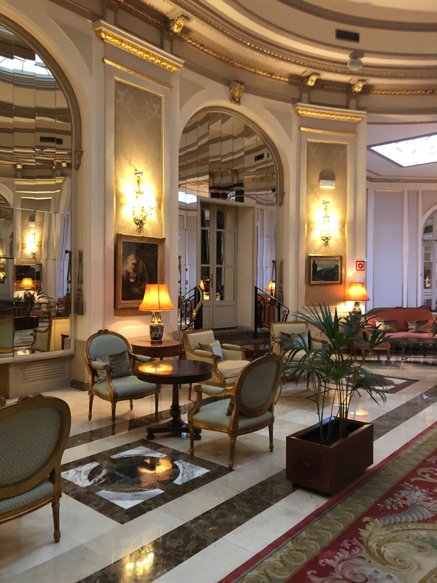 citywalks2's tweet photo. Fantastic  El Palace Hotel in Barcelona a place to admire in the city centre built in 1919.@ElPalaceHotel 
Luxurious interiors and five ⭐️
A great place not to miss in Bcn🧡
#luxuryhotels
#traveldaily
#Barcelona 
#HotelStory 
#visitbcn
#timeoutbcn
#barcelona_fotos
#photography https://t.co/FadXqOaO46