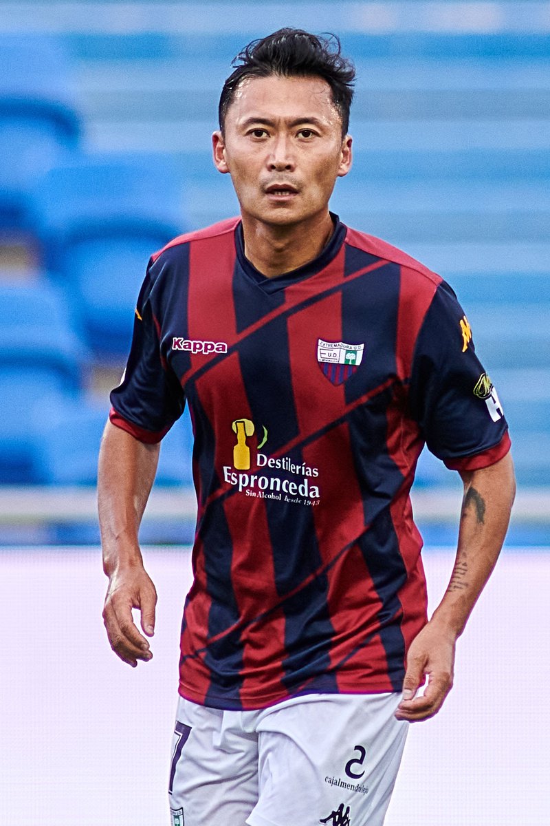 ToreroMaricon's tweet photo. Leilei Gao estaría cerca de ser jugador del CD Badajoz.

El centrocampista ofensivo asiático de 41 años que ya perteneció a clubes de segunda división como Extremadura o Ponferradina lleva sin jugar desde 2015.

Aportaría al club la cantidad de 300.000€ por inscribir su ficha. https://t.co/SuKYlC12YD