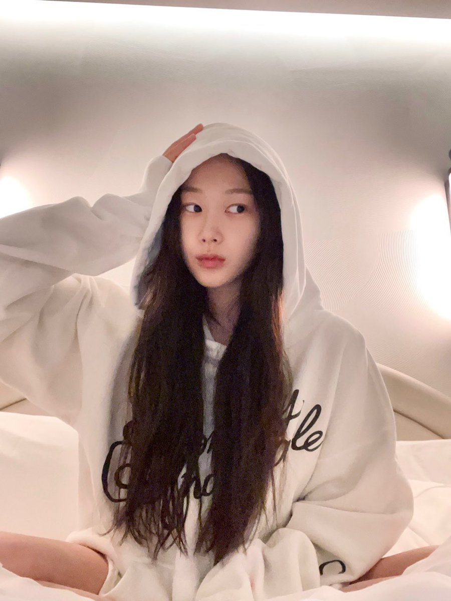 this is how your camera roll would look like if giselle was your girlfriend 👩‍❤️‍💋‍👩