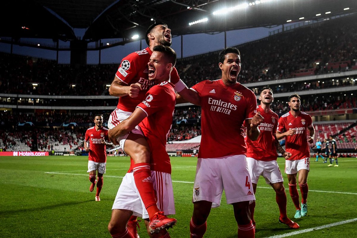 Preliminari #ChampionsLeague: Benfica-PSV 2-1. Vincono anche Malmo e Young Boys https://www.calciomercato.com/news/champions-league-live-80058 … #UCLpic.twitter.com/CXAMKiINVh - cmdotcom – Cocotbodol