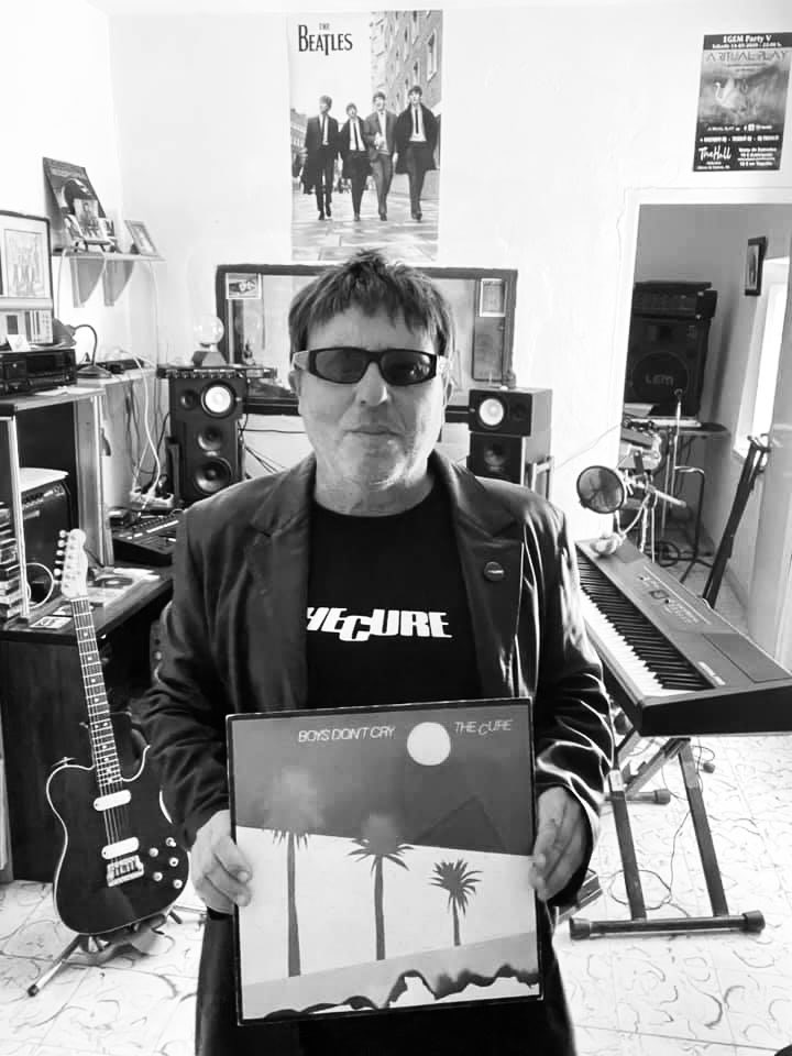 hispacure's tweet photo. Llega la quinta entrega de nuestra sección #AReflection donde personajes destacados del panorama musical español nos cuentan sus vivencias con #TheCure!
Turno para #RicardoTexidó fundador de #DanzaInvisible !! Leéla en:
https://t.co/UXI06B89Dr
#TheCureEspaña #hispaCure https://t.co/KZXgcaljlR