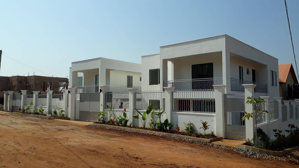 iwacustore's tweet photo. ID: 52, House for Rent Rusororo next to RPF HQ, Intare Arena, Kigali https://t.co/DmCwbKRypC https://t.co/LMEIurJrhT