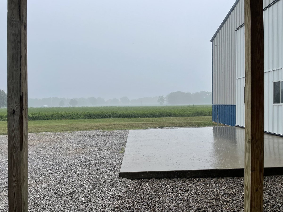 KummerChris's tweet image. Great way to end a day in August if your a farmer.