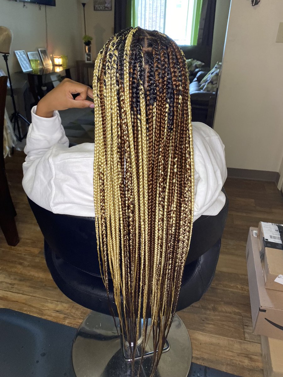HeartSO_COLDxxx's tweet photo. Took me almost 6 hours to do these long ass braids π© they literally almost to her knee capππ #Bookme #BraidsByTee #longknotless https://t.co/9IyQfJzZA3