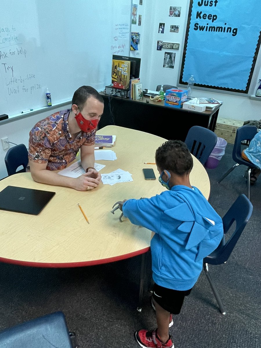 mdunn29's tweet photo. Reaves Bees hard at work! @ReavesBees @cajunprincipal https://t.co/P6ztg8jN2X