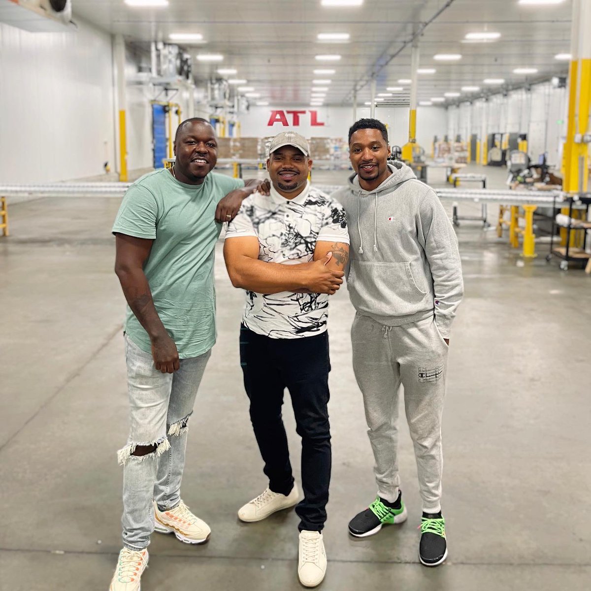 TheBlackBreadC0's tweet photo. Weโre thankful for the tremendous opportunities and doors opening for our God-sized visions to come to fruition.. stay connected and tuned in! Weโre all #breadwinners๐ฅ just keep goingโฆ letโs GO!!!!
NATIONAL DISTRIBUTION โ
@gfifoods
#blackbreadco https://t.co/gXGOw0s9q4 ๐ค https://t.co/wrHeHI9vYY